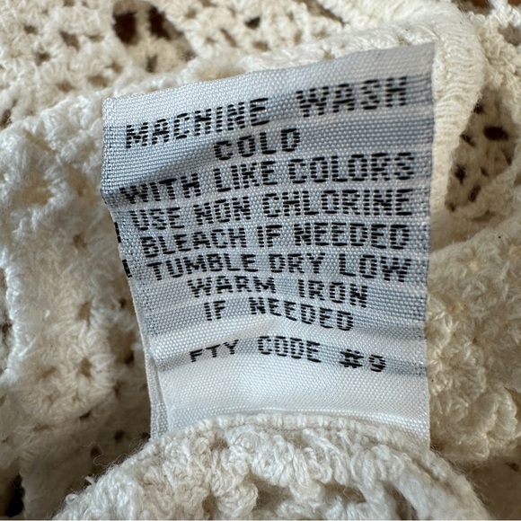 Rebellion Again boho cream crochet open knit crop top with scalloped edges - Picture 9 of 9